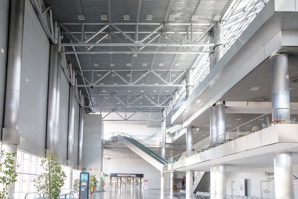 DOUBLE-SIDED CEILING BANNER ON HANGERS