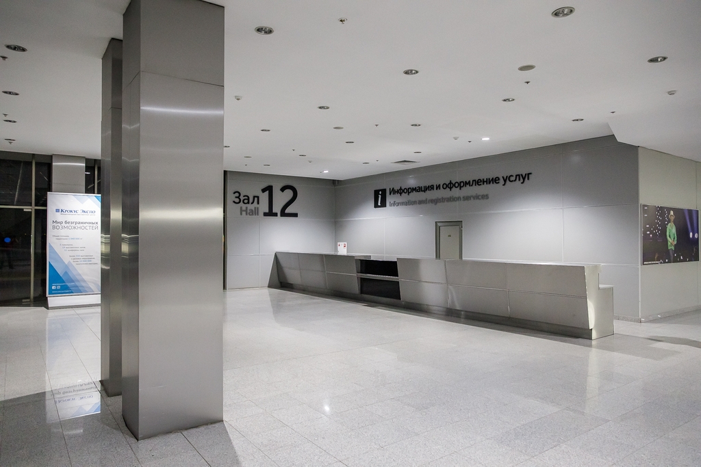 REGISTRATION DESKS BRANDING IN FRONT OF THE HALL